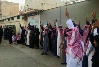 -  ألقت الشرطة السعودية القبض على  161 متظاهرا قاموا بالتجمع أمام مقر هيئة التحقيق والإدعاء بمدينة بريدة بمنطقة القصيم.