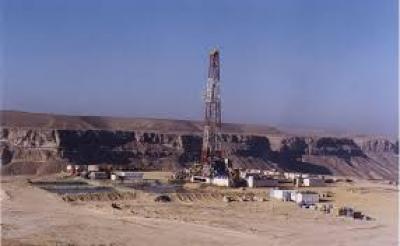 ناشطة أمريكية تكشف بالوثائق.. احتياطي اليمن من النفط يساوي 3 مليار برميل	 