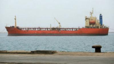 وزارة المياه والبيئة تدين احتجاز العدوان سفن المشتقات النفطية	 
