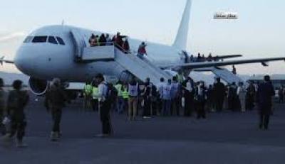 وصول الطائرة الرابعة التي تقل الأسرى المحررين إلى مطار صنعاء	 