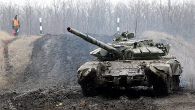 روسيا تدق طبول الحرب.. قصف لأوكرانيا وتحدٍّ للغرب، فهل يقع بايدن في "الفخ"؟	 