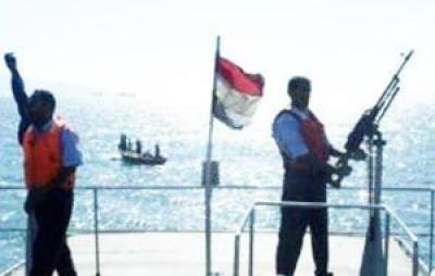  - وجهت وزارة الداخلية اليمنية شرطة خفر السواحل وإدارات الأمن بالمحافظات الساحلية بتشديد إجراءاتها الأمنية لحماية السواحل من جرائم التهريب بمختلف..