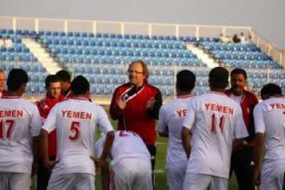  - تراجع منتخب اليمن لكرة القدم خمسة مراكز دفعة واحدة في التصنيف الشهري للاتحاد الدولي لكرة القدم الفيفا لشهر مارس ليستقر في المركز 170، وهو المركز الأكثر ..