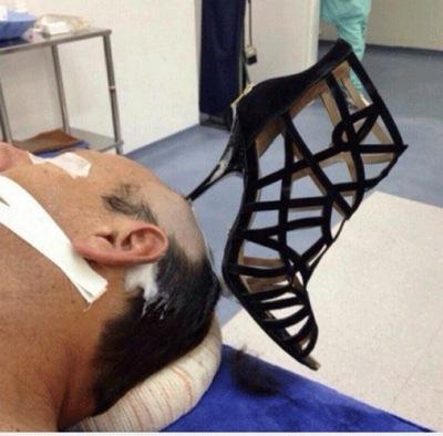  - إمرأه سعودية تضرب زوجهابكعب حذائها ويستقر فى رأسه...صورة..