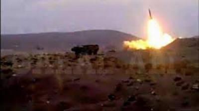  - صحيفة الاخبار اللبنانية : الجيش اليمني وأنصار الله يقصفون قاعدة الملك خالد الجوية ..