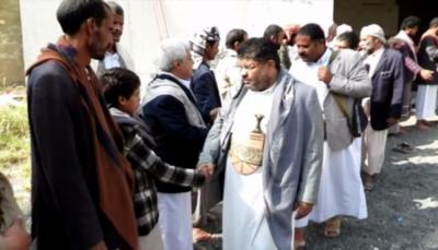  - الحوثي وعوض يزوران عدد من أسر الشهداء..
