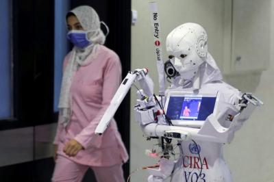 - روبوت يفحص مرضى كورونا في مصر..