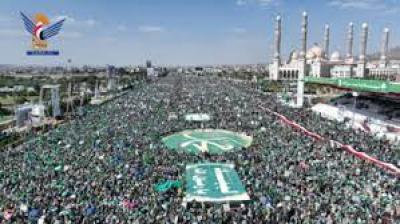  - حشود مليونية تشارك في المهرجان المحمدي الأكبر بميدان السبعين في العاصمة صنعاء..
