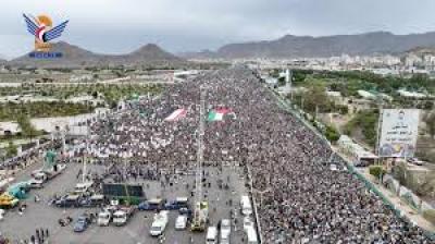 حشود مليونية بالعاصمة صنعاء في مسيرة "مع غزة العزة.. تعبئة واستنفار"	 