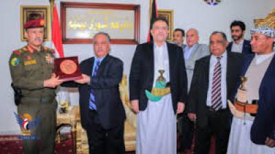 - رئيس مجلس النواب يمنح درع المجلس لقيادات ومنتسبي وزارتي الدفاع والداخلية..